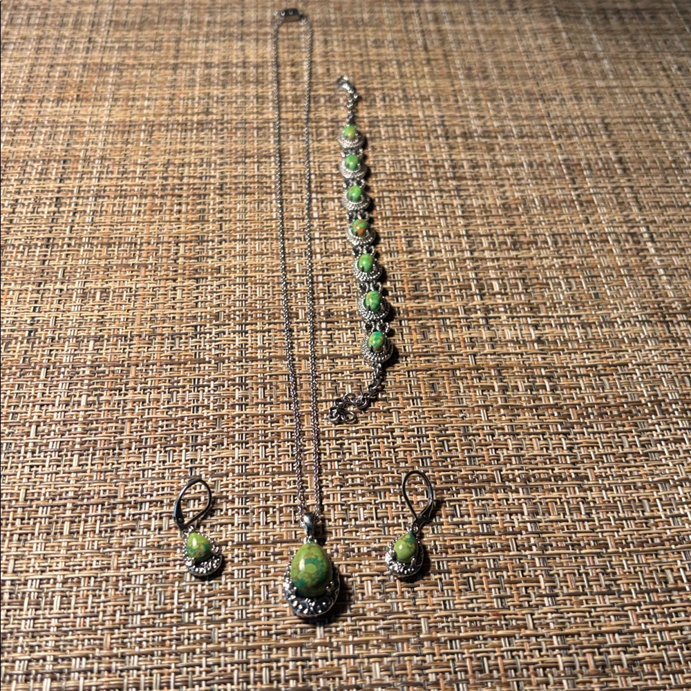 Green Turquoise Jewelry Set with Silver Accents - Picture 3 of 4
